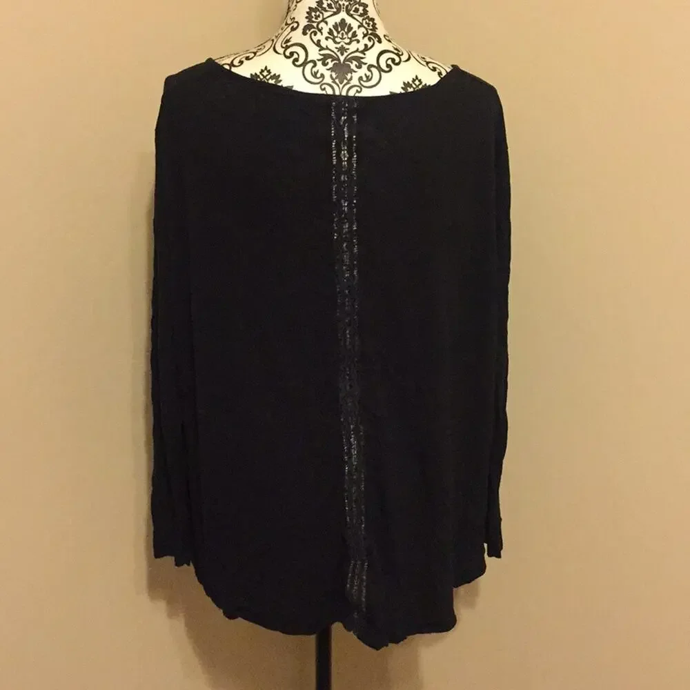 Cute top shorter in the front longer in the back.